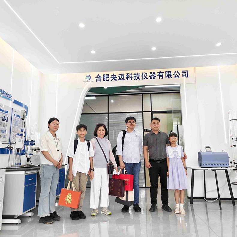 Indonesian Client Visits Factory, Plans Further Cooperation